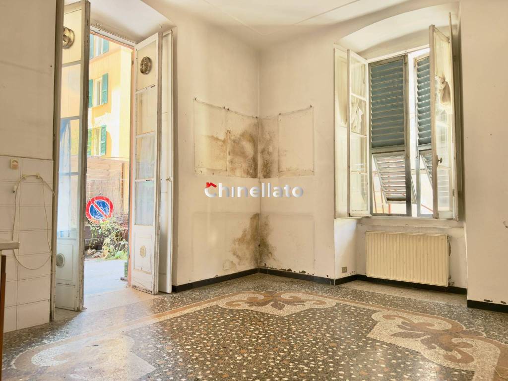 appartamento in vendita a Genova in zona Carignano