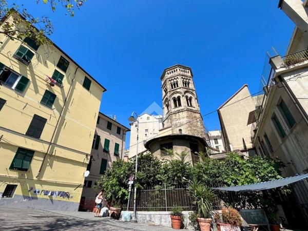 appartamento in vendita a Genova in zona Sottoripa / Maddalena / Molo