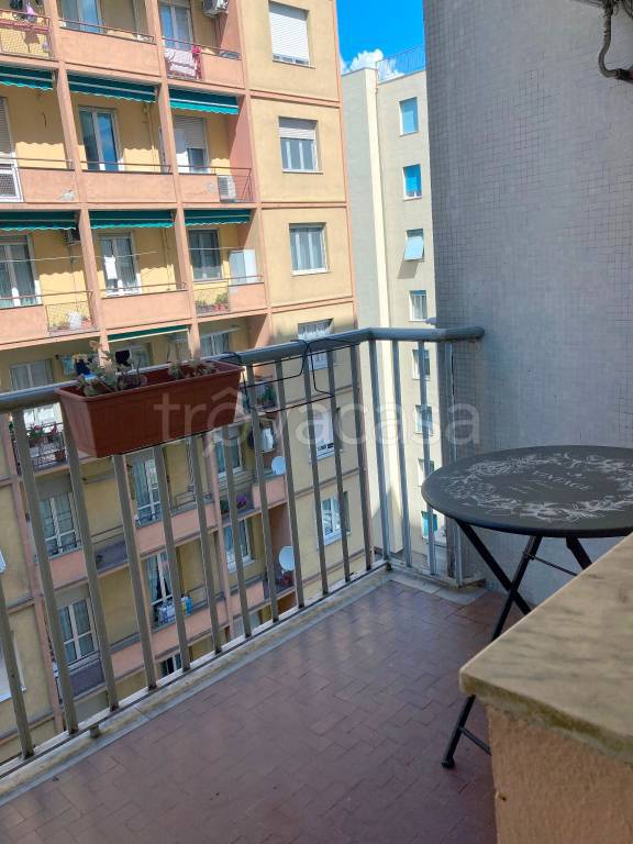 appartamento in vendita a Genova in zona Sestri Ponente