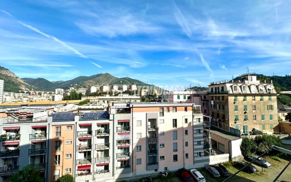 appartamento in vendita a Genova in zona Sestri Ponente