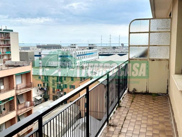 appartamento in vendita a Genova in zona Sestri Ponente