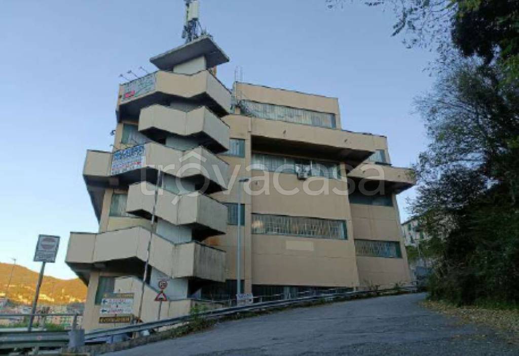 negozio in vendita a Genova in zona Struppa