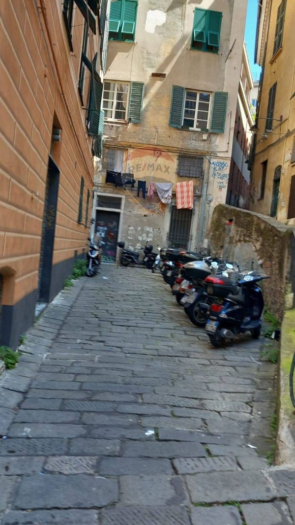 locale commerciale in vendita a Genova in zona Centro Storico