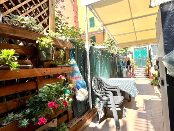 appartamento in vendita a Genova in zona Sestri Ponente