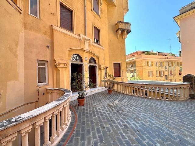 appartamento in vendita a Genova in zona Castelletto