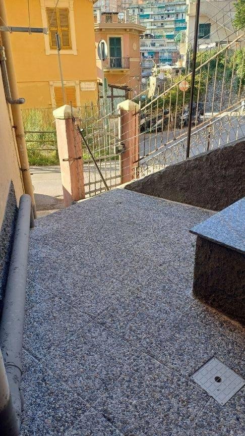 appartamento in vendita a Genova in zona Certosa