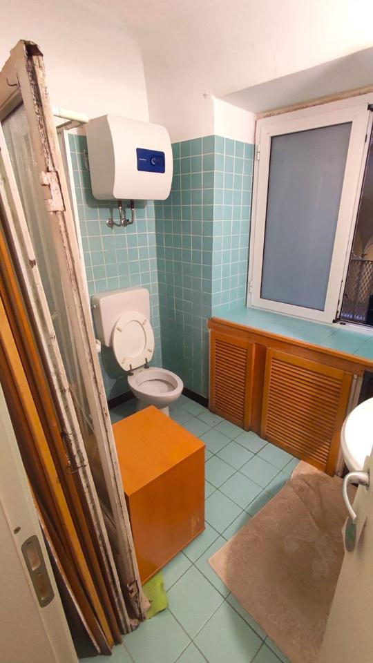 appartamento in vendita a Genova in zona Sottoripa / Maddalena / Molo