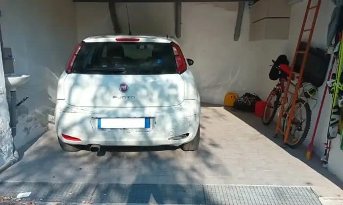 negozio in vendita a Genova in zona Lagaccio / Granarolo