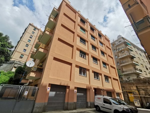 appartamento in vendita a Genova in zona Sestri Ponente