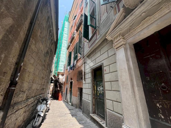 appartamento in vendita a Genova in zona Sottoripa / Maddalena / Molo