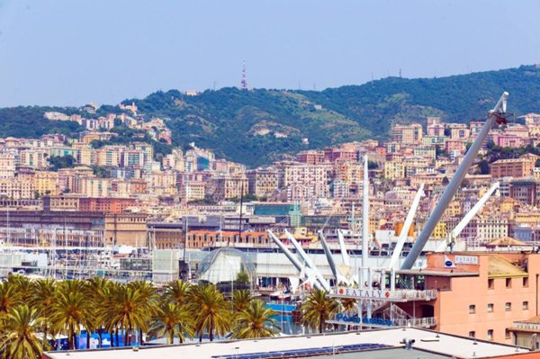 appartamento in vendita a Genova in zona Sottoripa / Maddalena / Molo