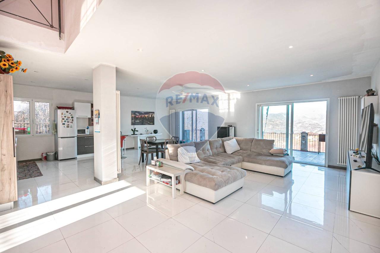 casa indipendente in vendita a Genova in zona Bolzaneto