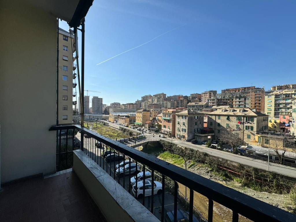 appartamento in vendita a Genova in zona Sestri Ponente