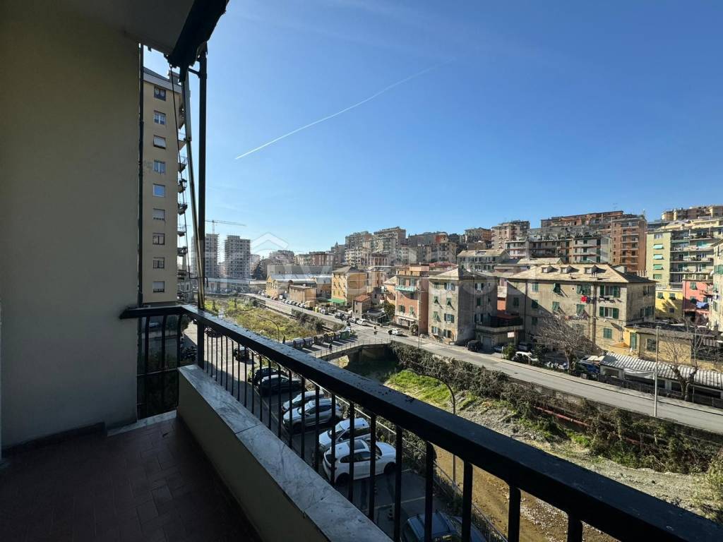 appartamento in vendita a Genova in zona Sestri Ponente