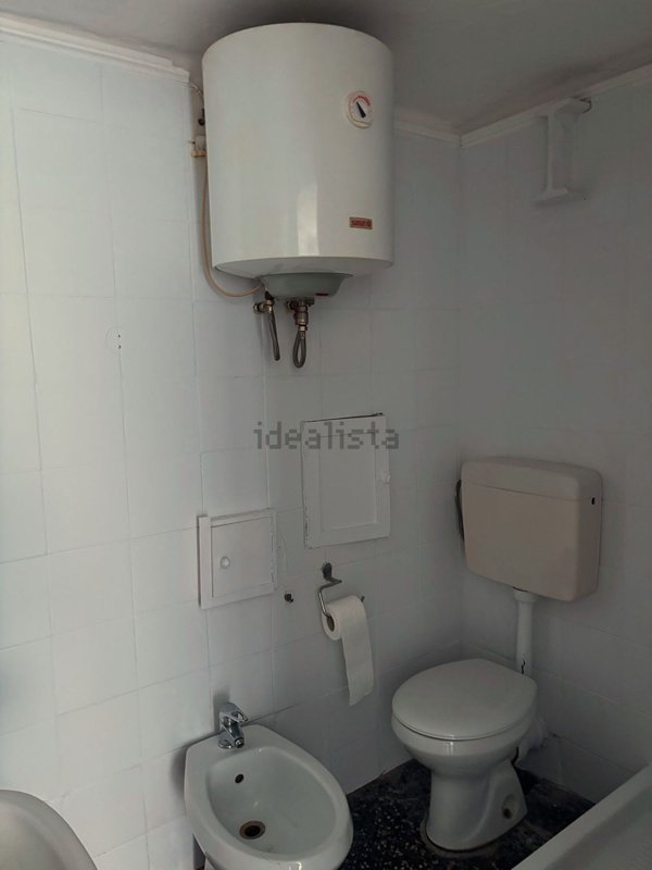 appartamento in vendita a Genova in zona Sottoripa / Maddalena / Molo