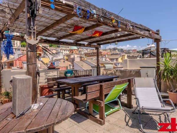 appartamento in vendita a Genova in zona Sottoripa / Maddalena / Molo