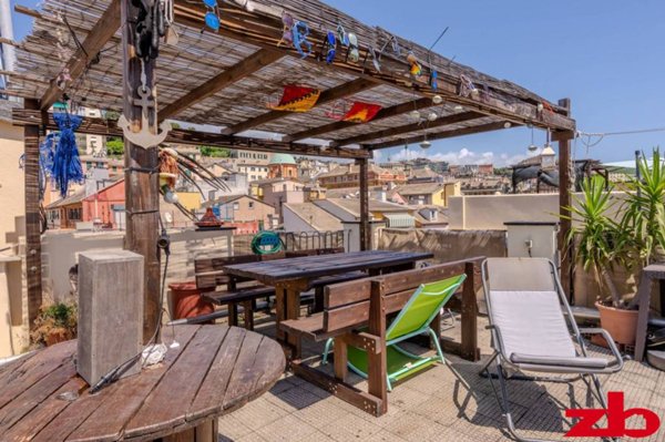 appartamento in vendita a Genova in zona Sottoripa / Maddalena / Molo