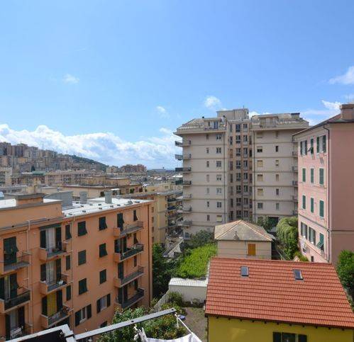 appartamento in vendita a Genova in zona Sestri Ponente
