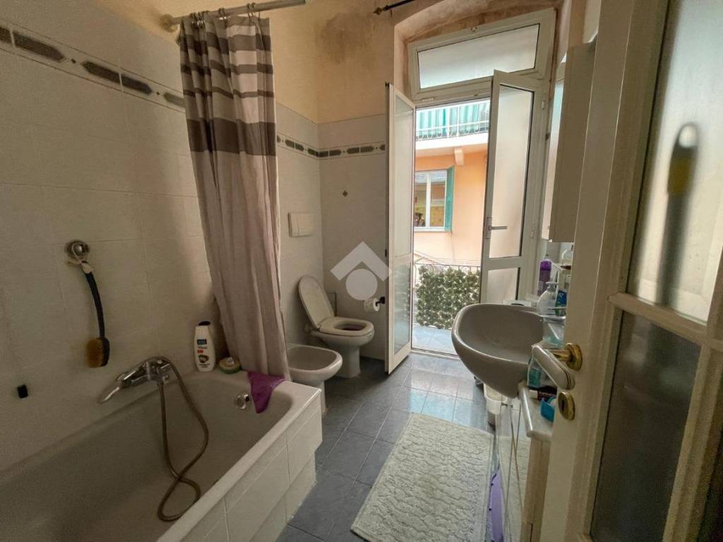 appartamento in vendita a Genova in zona Sestri Ponente