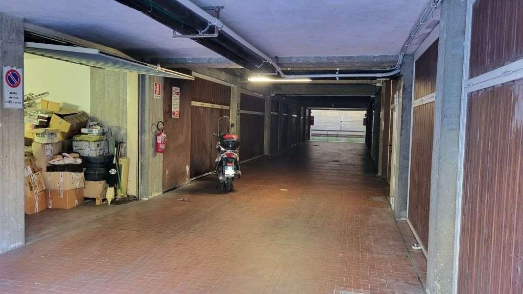 negozio in vendita a Genova in zona Sestri Ponente