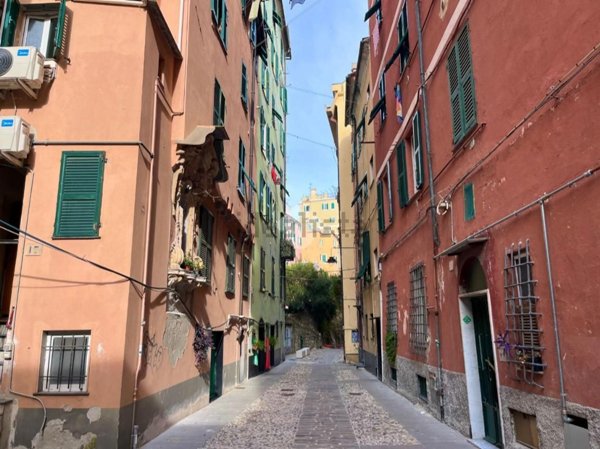 appartamento in vendita a Genova in zona Sottoripa / Maddalena / Molo