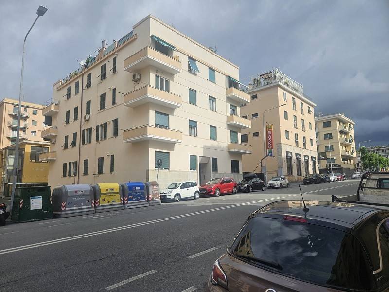 appartamento in vendita a Genova in zona Sturla
