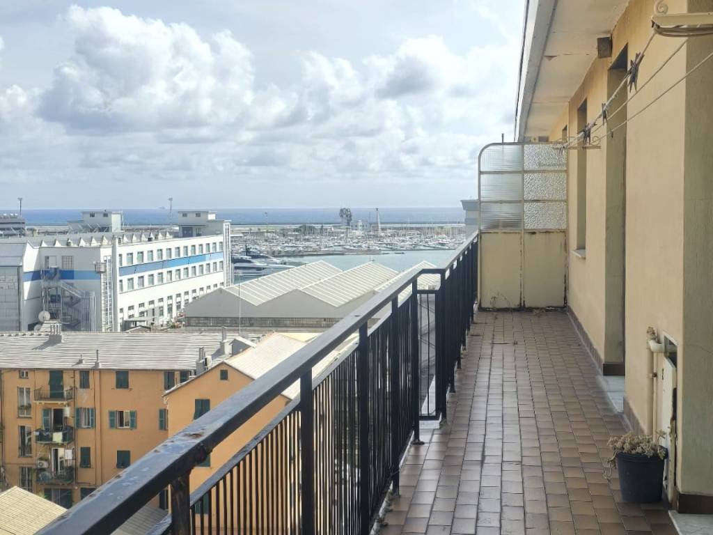 appartamento in vendita a Genova in zona Sestri Ponente