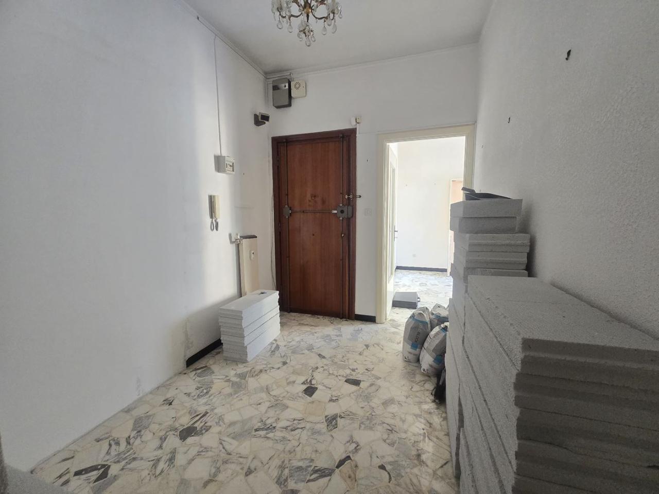 appartamento in vendita a Genova in zona Sestri Ponente