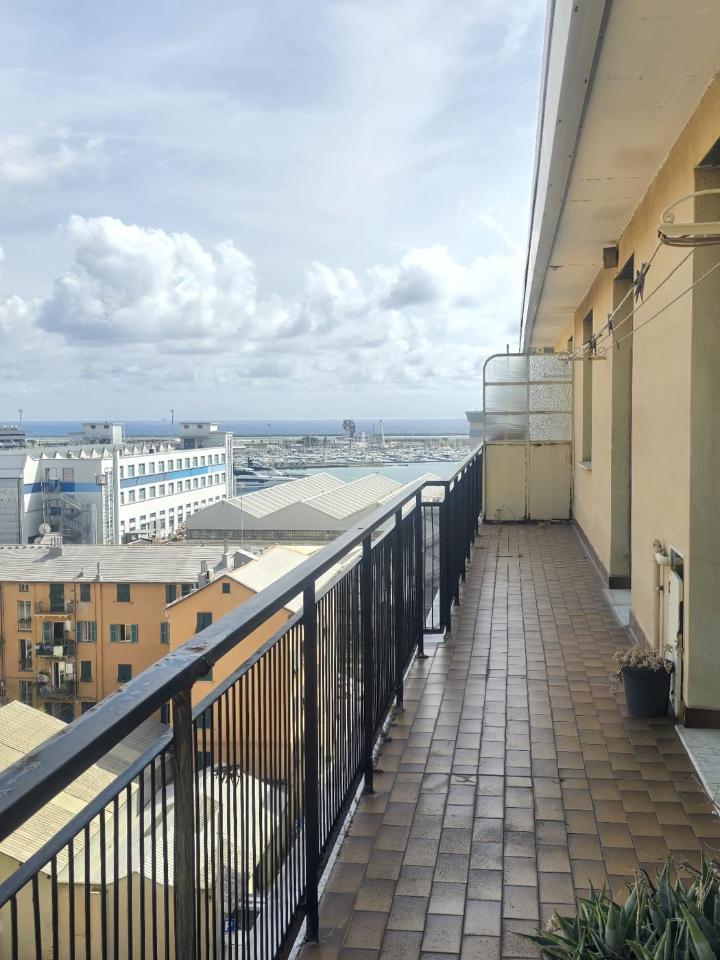 appartamento in vendita a Genova in zona Sestri Ponente
