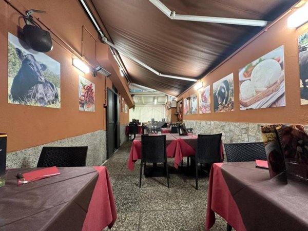 negozio in vendita a Genova in zona Sestri Ponente