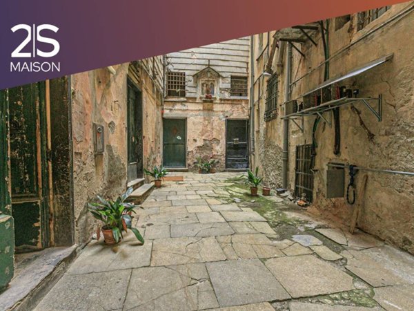 appartamento in vendita a Genova in zona Sottoripa / Maddalena / Molo