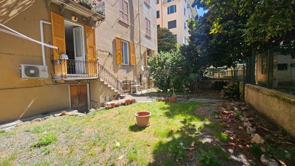 appartamento in vendita a Genova in zona Foce