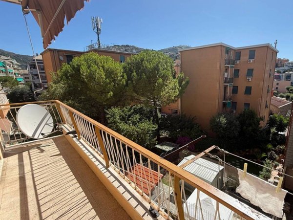 appartamento in vendita a Genova in zona Sturla