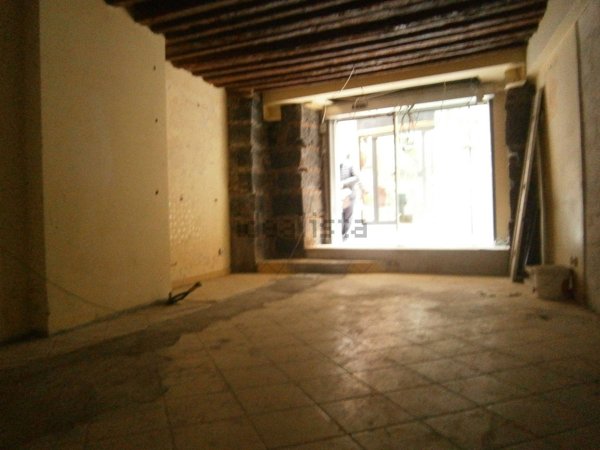 negozio in vendita a Genova in zona Sottoripa / Maddalena / Molo