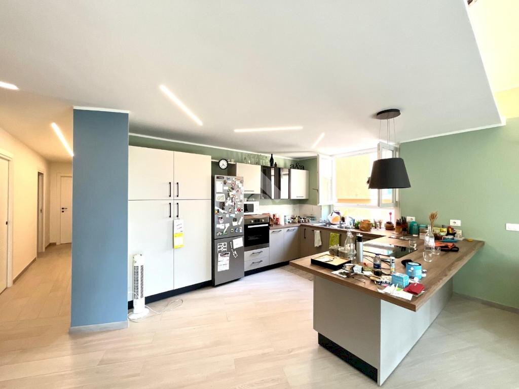 appartamento in vendita a Genova in zona Sottoripa / Maddalena / Molo