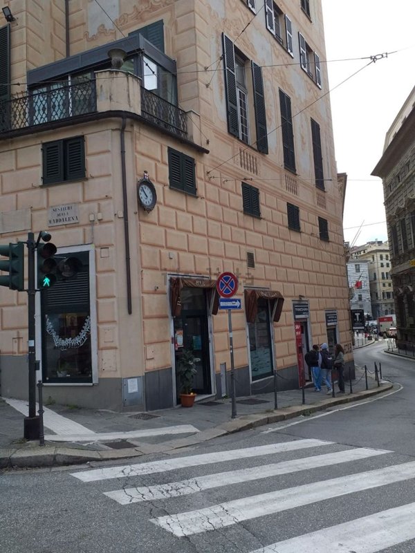 locale di sgombero in vendita a Genova in zona Sottoripa / Maddalena / Molo