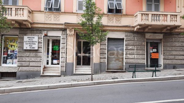 negozio in vendita a Genova in zona Sestri Ponente