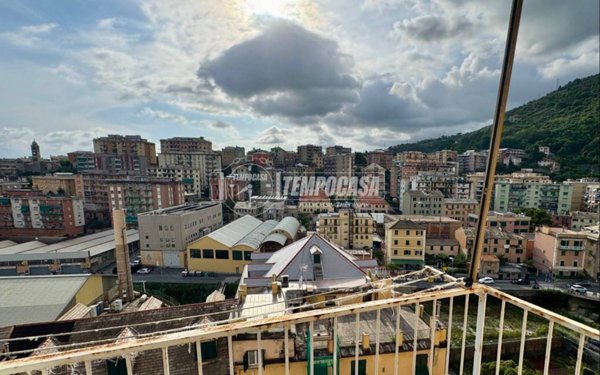 appartamento in vendita a Genova in zona Sestri Ponente
