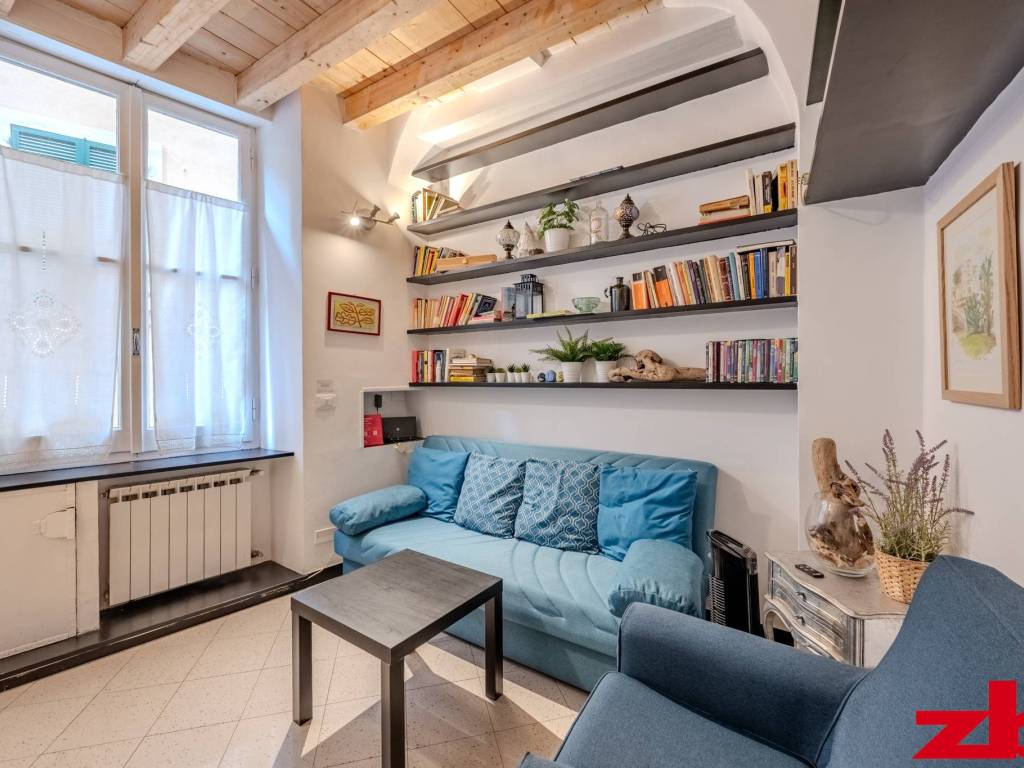 appartamento in vendita a Genova in zona Sottoripa / Maddalena / Molo