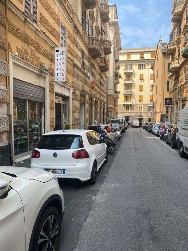 ufficio in vendita a Genova in zona Sampierdarena