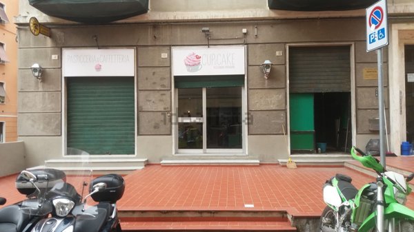 locale commerciale in vendita a Genova in zona Pegli