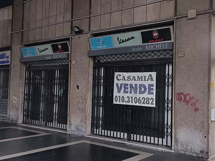 locale commerciale in vendita a Genova in zona Sampierdarena