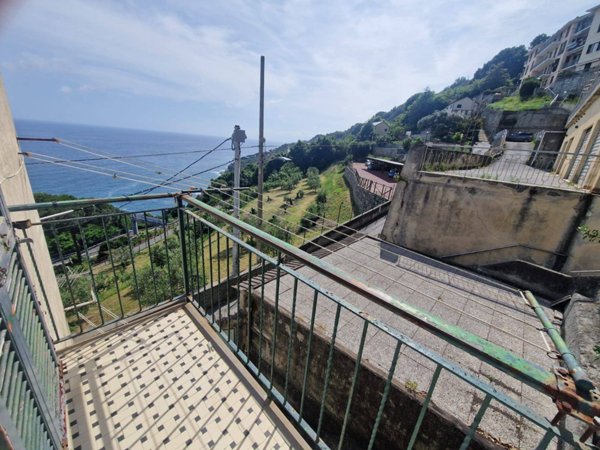 appartamento in vendita a Genova in zona Crevari