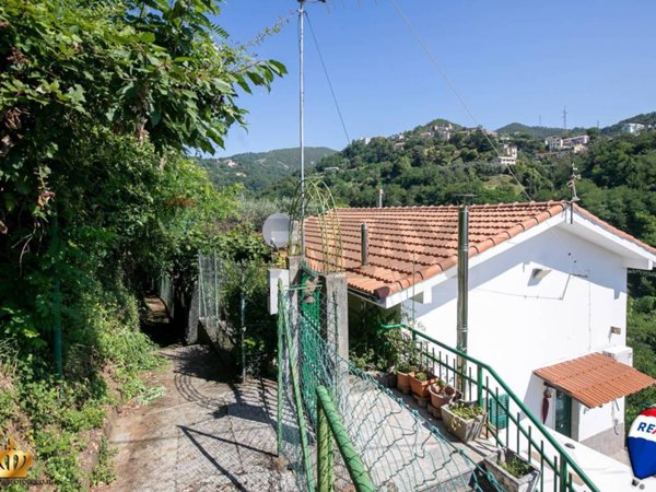 casa indipendente in vendita a Genova in zona Sestri Ponente