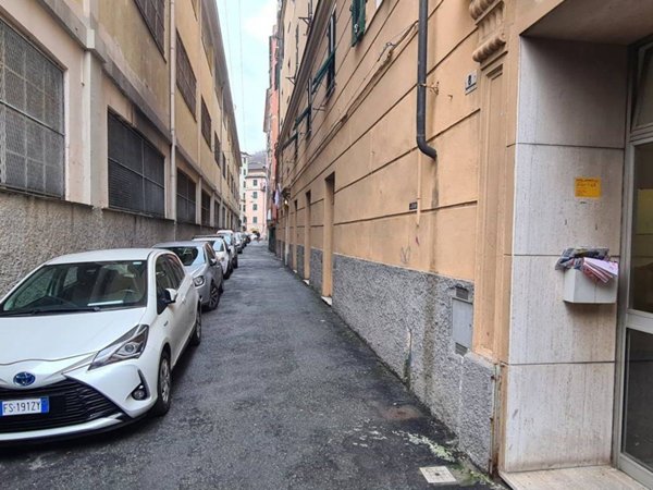 locale commerciale in vendita a Genova in zona Sampierdarena