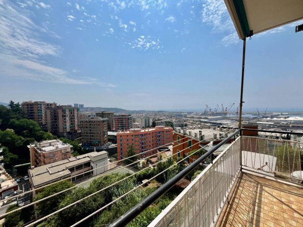 appartamento in vendita a Genova in zona Sestri Ponente