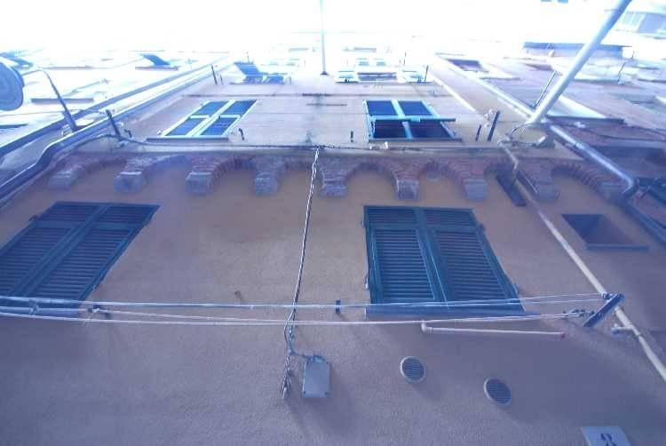 appartamento in vendita a Genova in zona Sottoripa / Maddalena / Molo