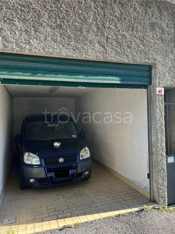 locale di sgombero in vendita a Genova in zona Pontedecimo