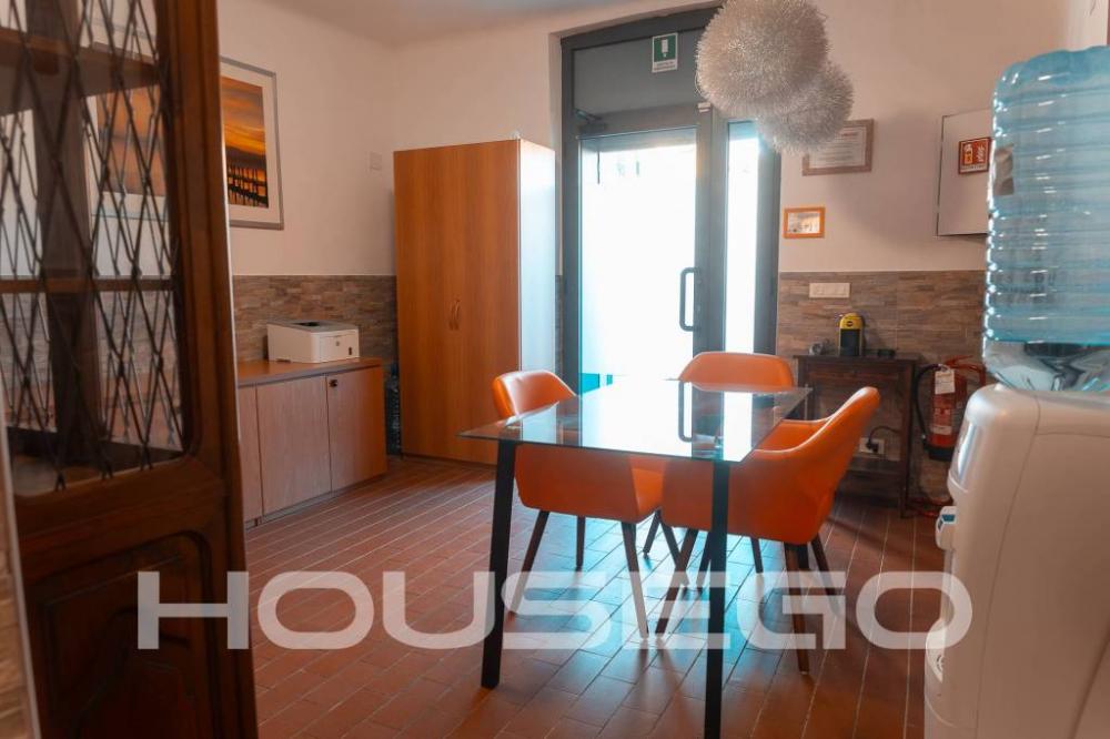 negozio in vendita a Genova in zona Sestri Ponente