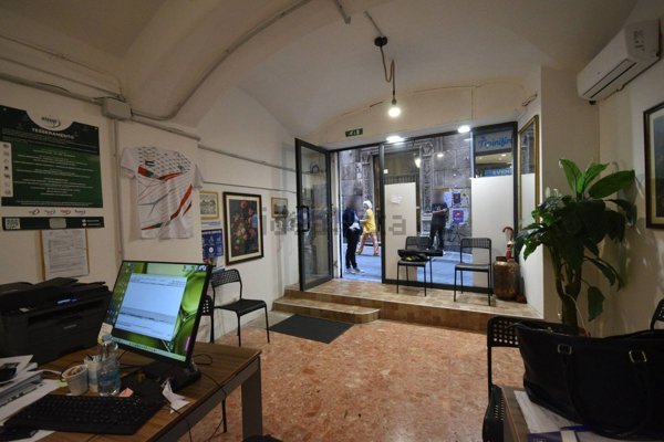 negozio in vendita a Genova in zona Sottoripa / Maddalena / Molo